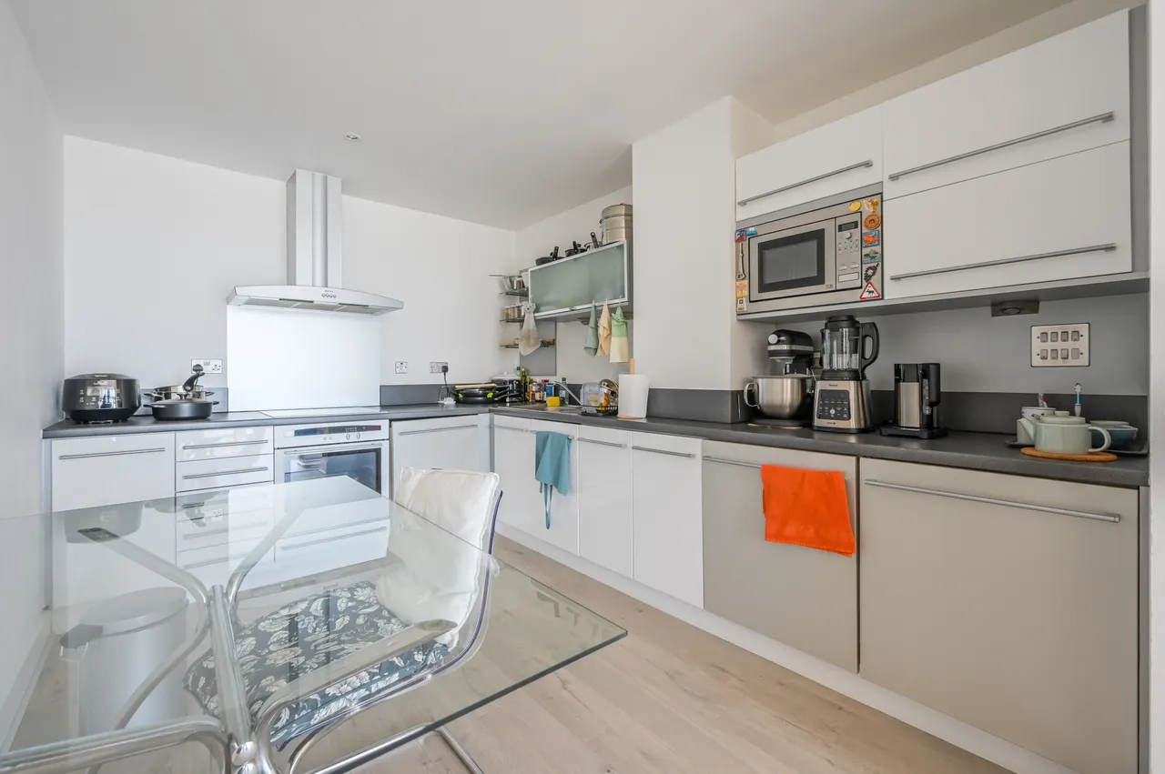 Flat 4 Orion Point, 7 Crews Street, London, photo 2
