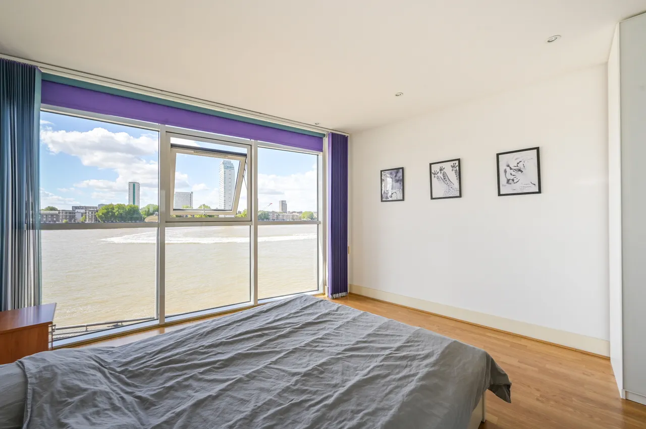 Flat 4 Orion Point, 7 Crews Street, London, photo 6