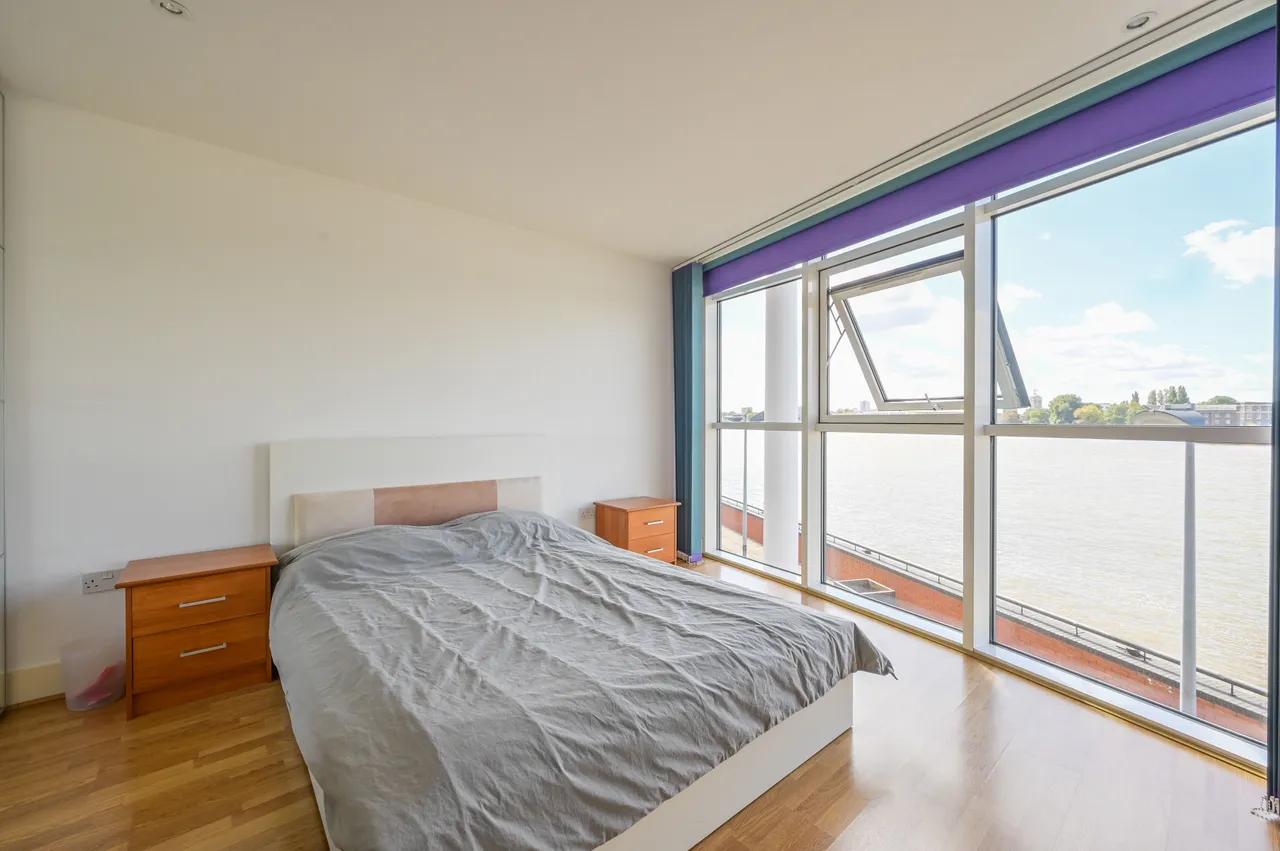 Flat 4 Orion Point, 7 Crews Street, London, photo 3