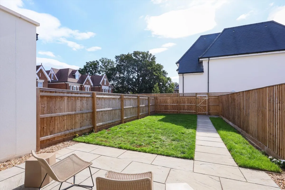 Broadoaks Park Road, West Byfleet, KT14, photo 19