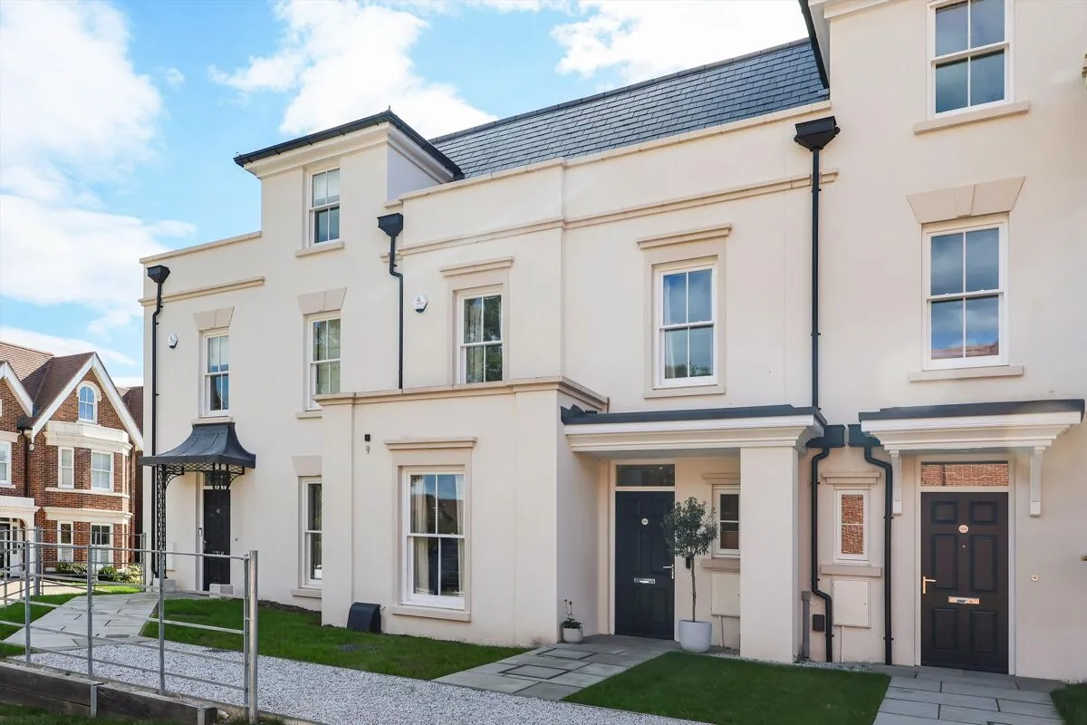 3 bed house for sale, Broadoaks Park Road, West Byfleet, KT14