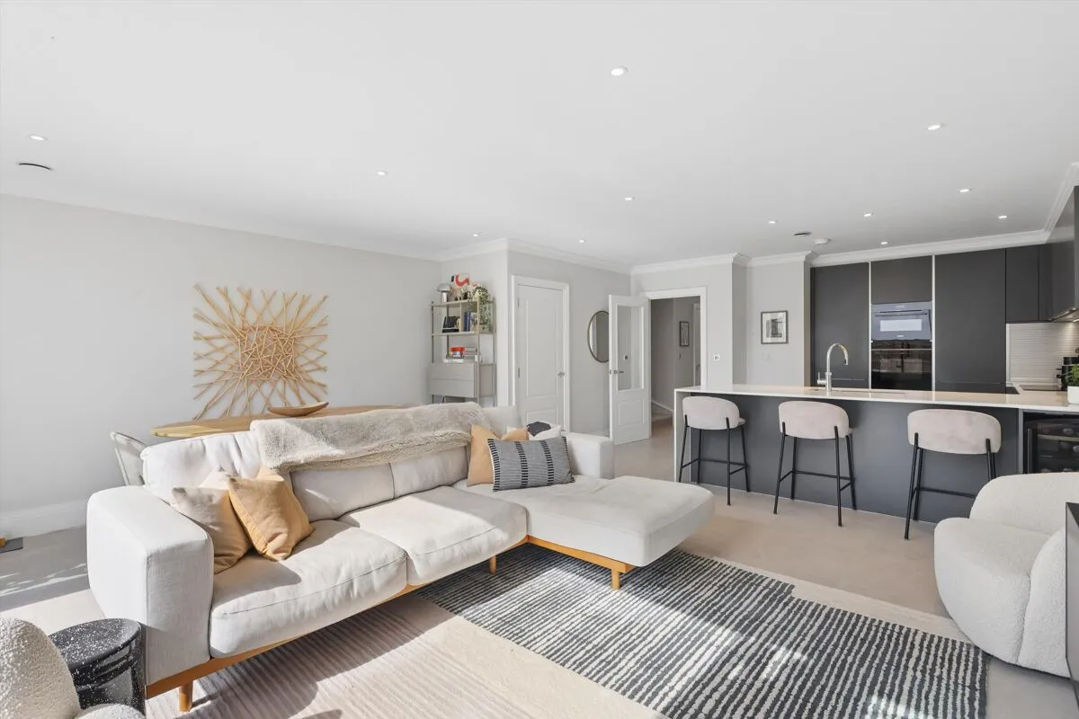 Broadoaks Park Road, West Byfleet, KT14, photo 6