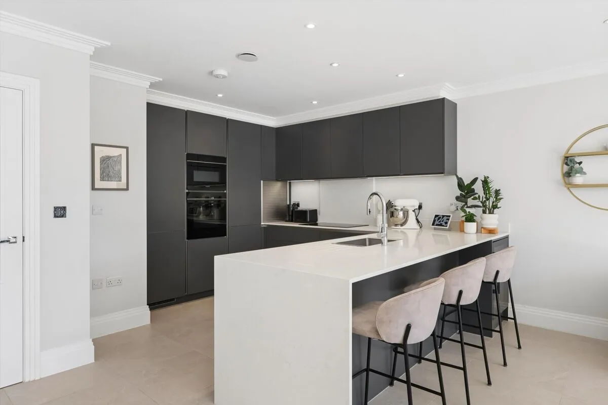 Broadoaks Park Road, West Byfleet, KT14, photo 2