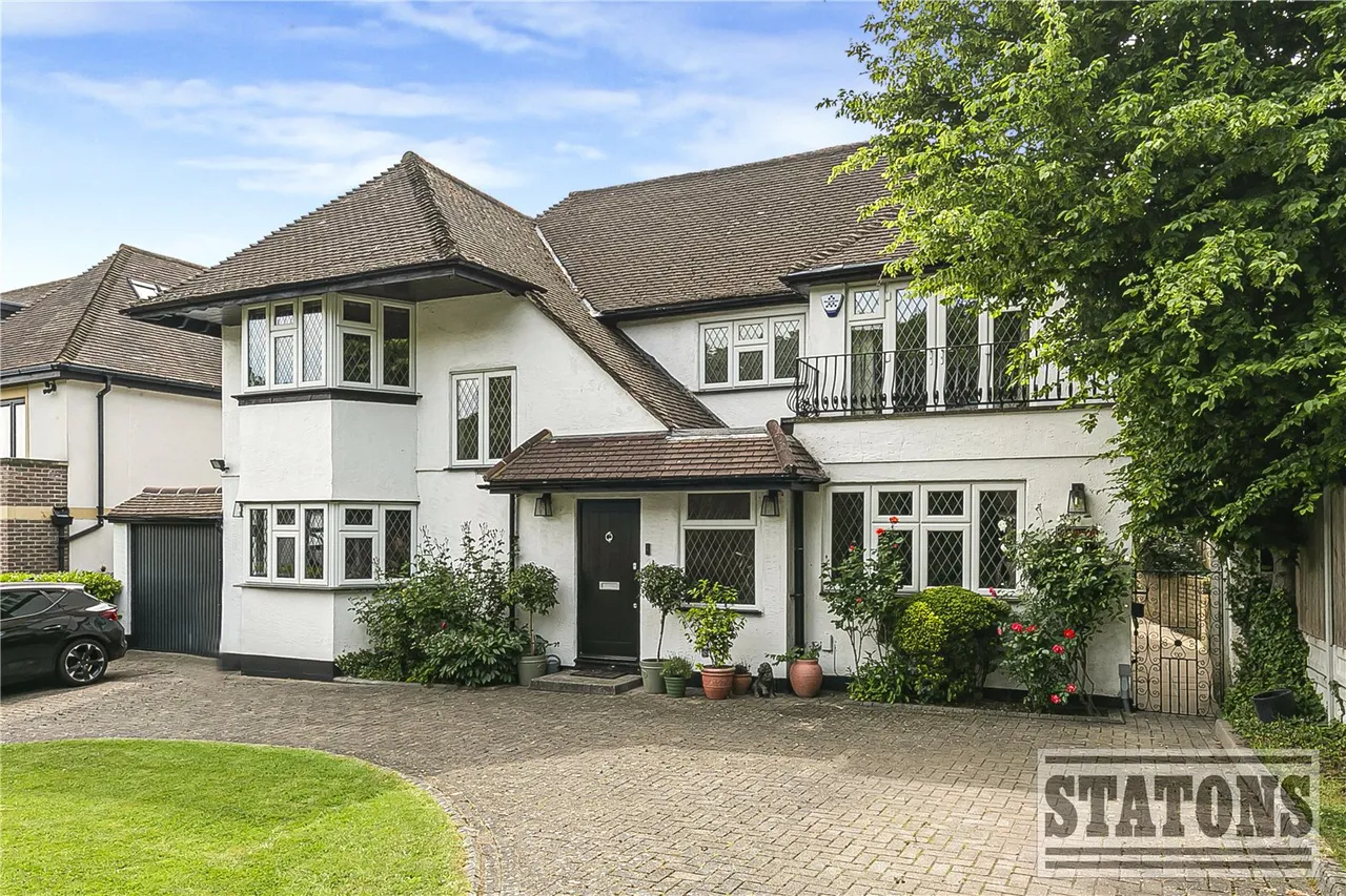 4 bed house for sale — Parkgate Avenue, Hadley Wood, EN4 0NN
