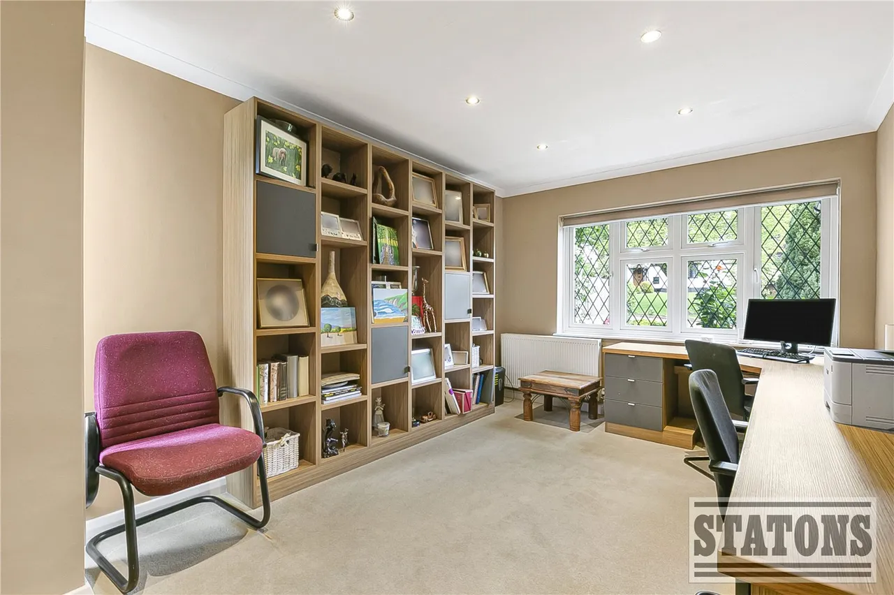 Parkgate Avenue, Hadley Wood, EN4 0NN, photo 13