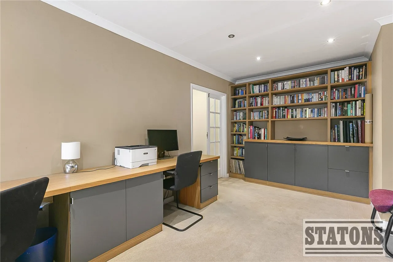 Parkgate Avenue, Hadley Wood, EN4 0NN, photo 14