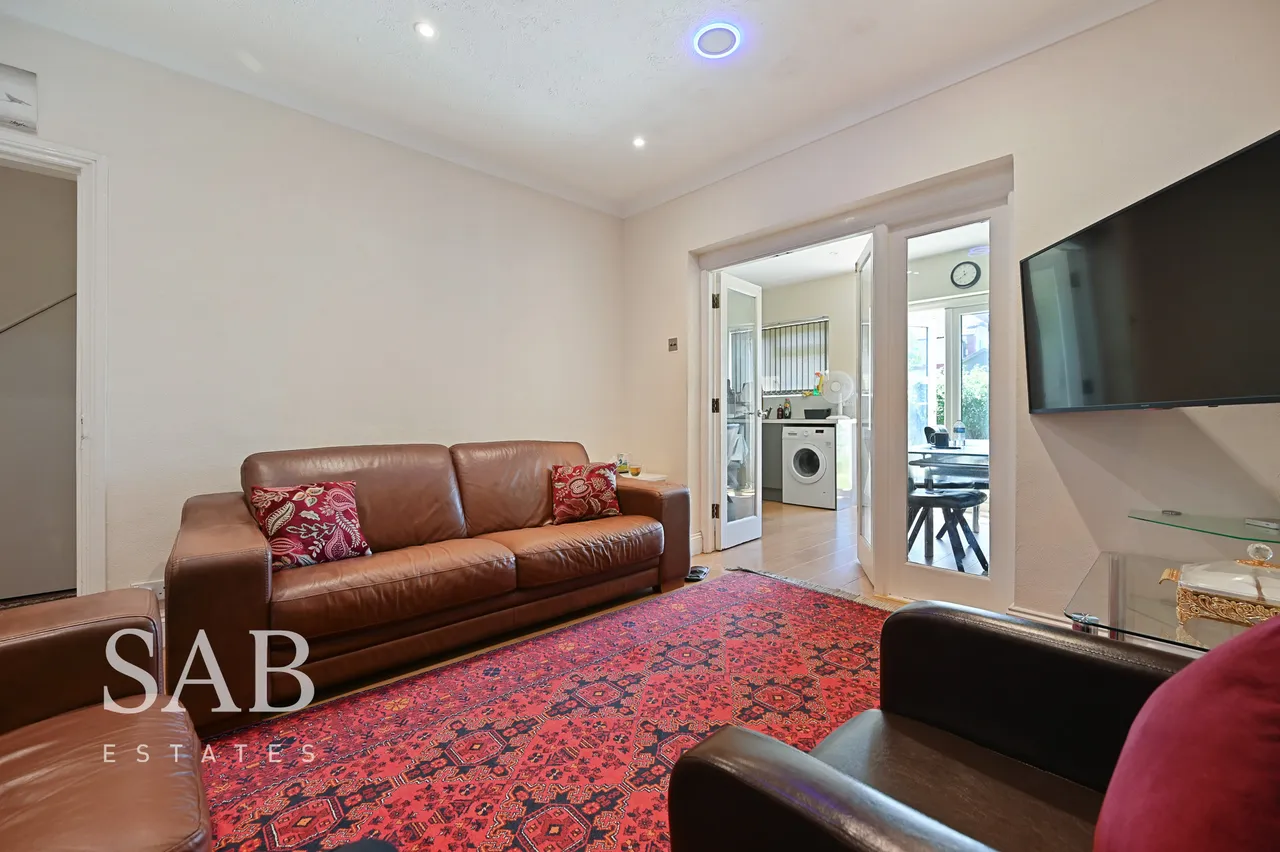 Ruislip Road, Greenford, UB6, photo 4