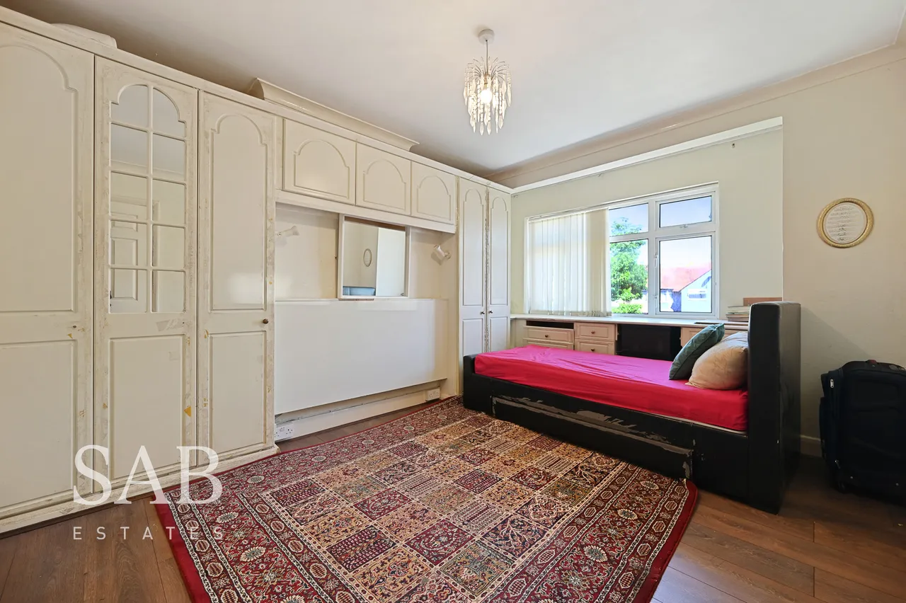 Ruislip Road, Greenford, UB6, photo 8