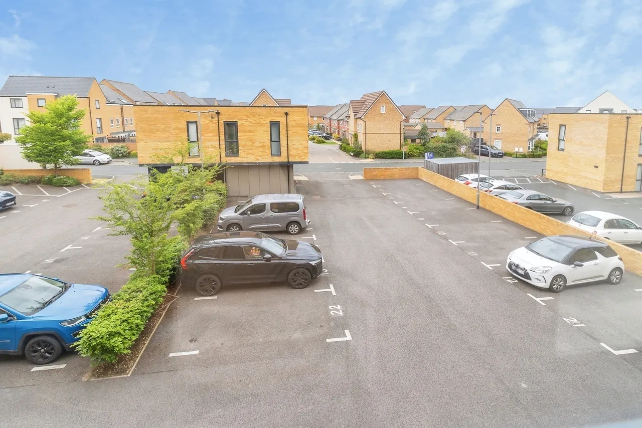 Brooklands Square, Brooklands, Milton Keynes, Buckinghamshire, MK10, photo 19