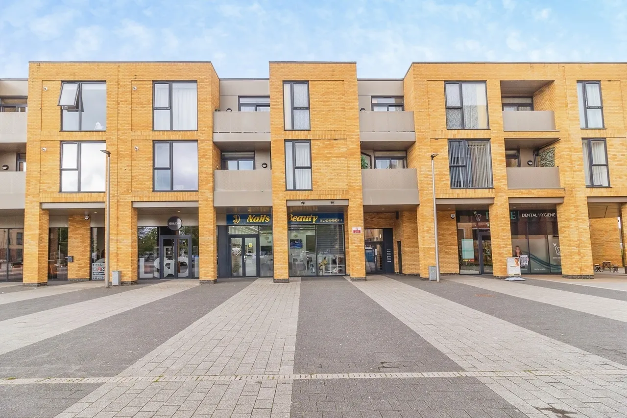 Brooklands Square, Brooklands, Milton Keynes, Buckinghamshire, MK10, photo 18