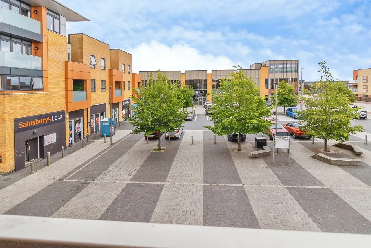 Brooklands Square, Brooklands, Milton Keynes, Buckinghamshire, MK10, photo 14