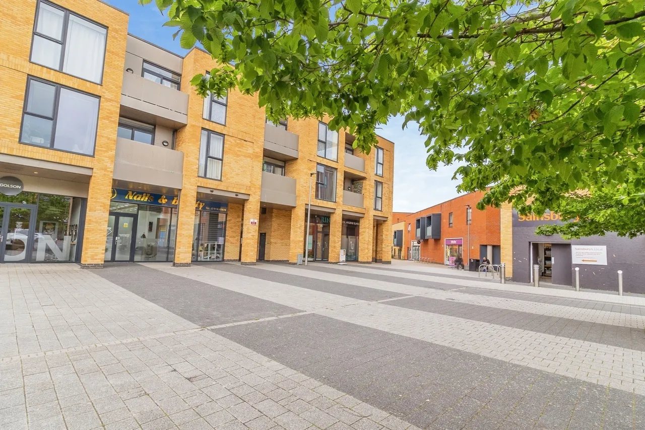Brooklands Square, Brooklands, Milton Keynes, Buckinghamshire, MK10, photo 17