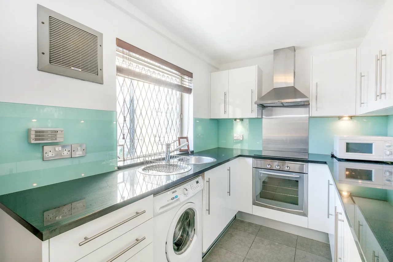 16 Glendore House, 30 Clarges Street, London, photo 3
