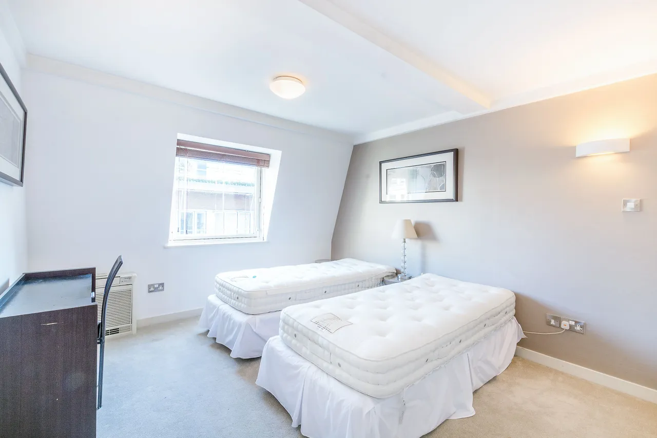 16 Glendore House, 30 Clarges Street, London, photo 5