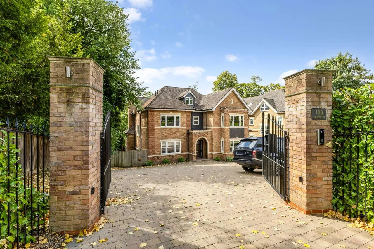 6 bed house for sale — The Drive, Rickmansworth, Hertfordshire, WD3 4DU