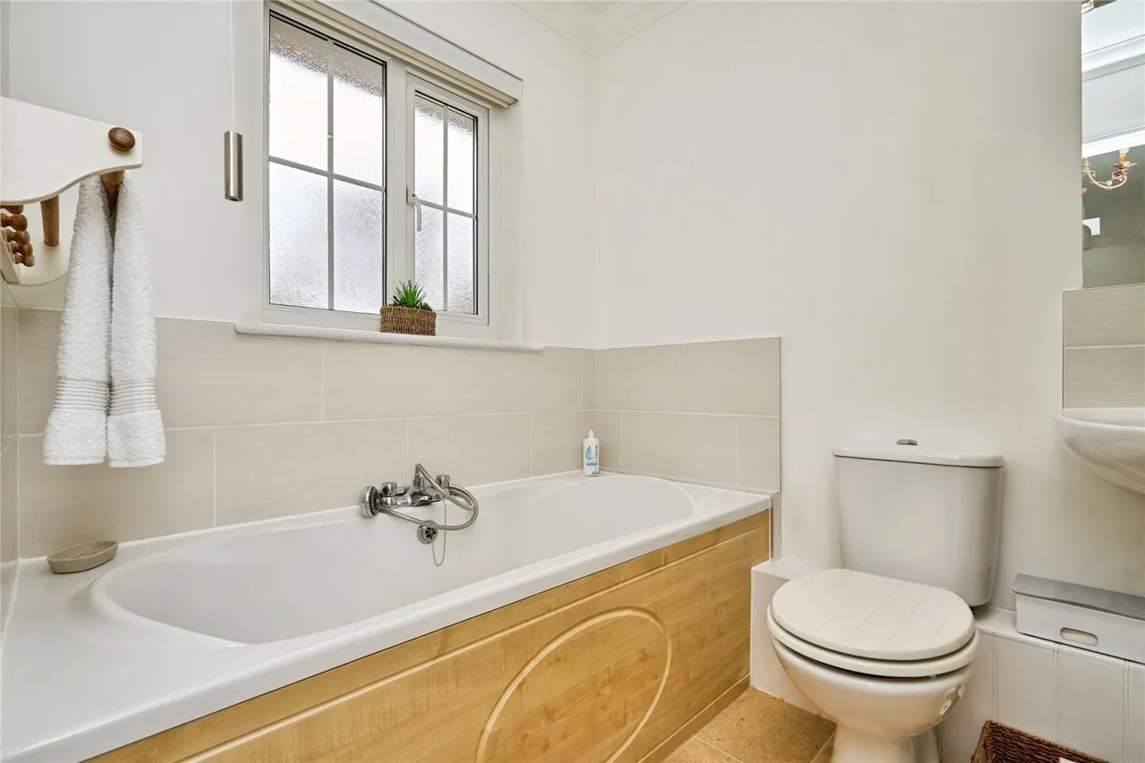 Eddington Road, Seaview, PO34, photo 13