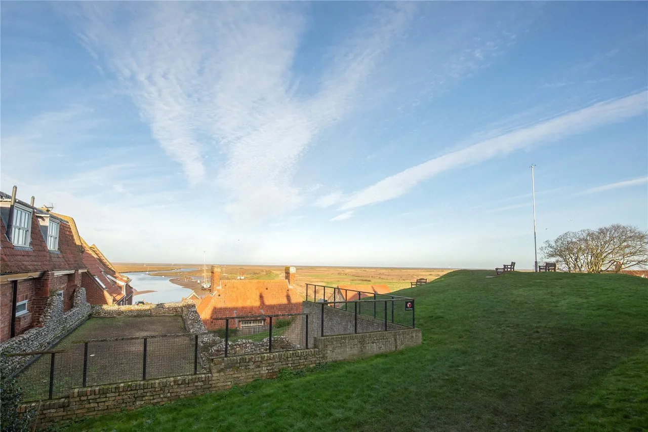 High Street, Blakeney, NR25, photo 28