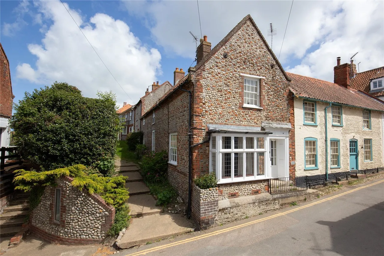 4 bed property for sale, High Street, Blakeney, NR25