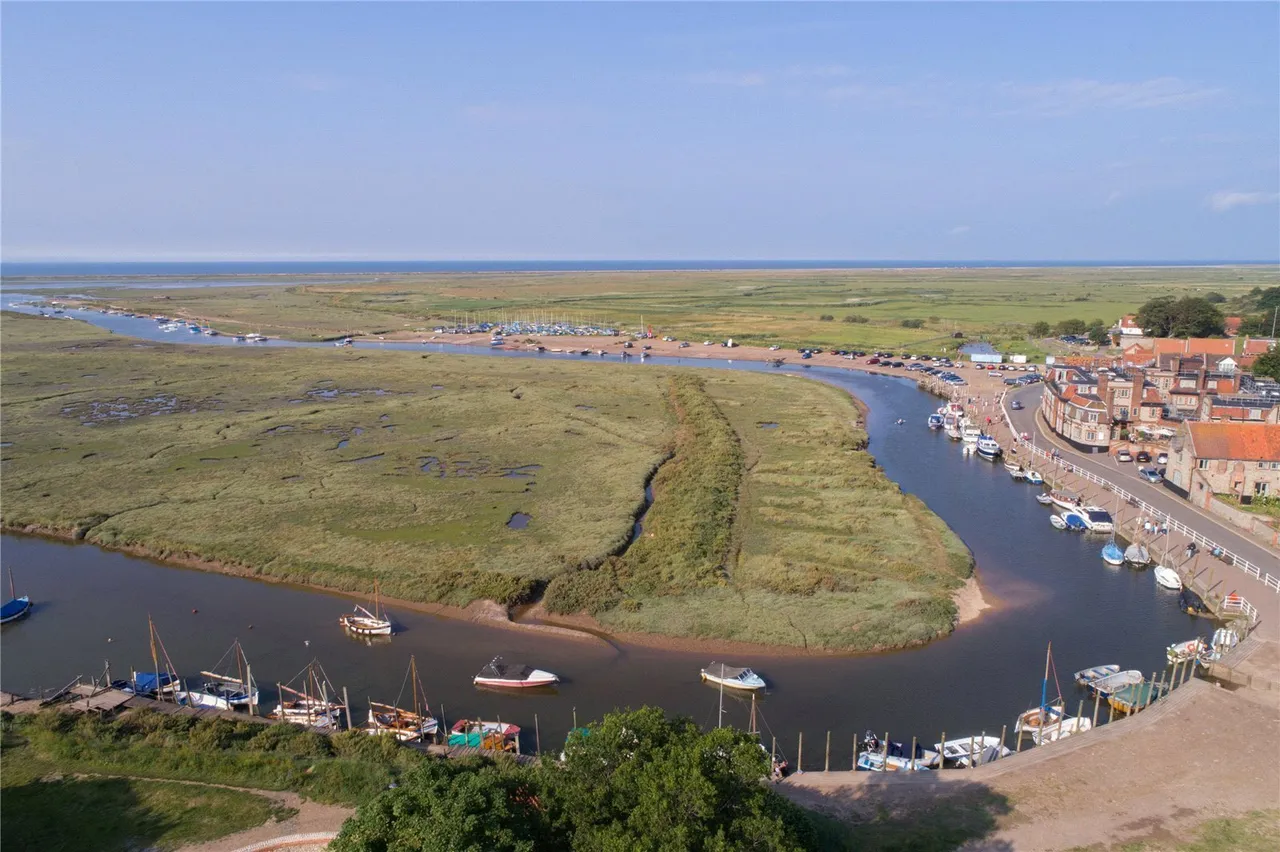 High Street, Blakeney, NR25, photo 27
