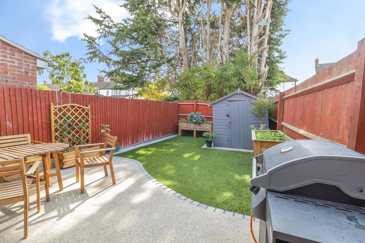 St Georges Close, Leighton Buzzard, LU7, photo 2
