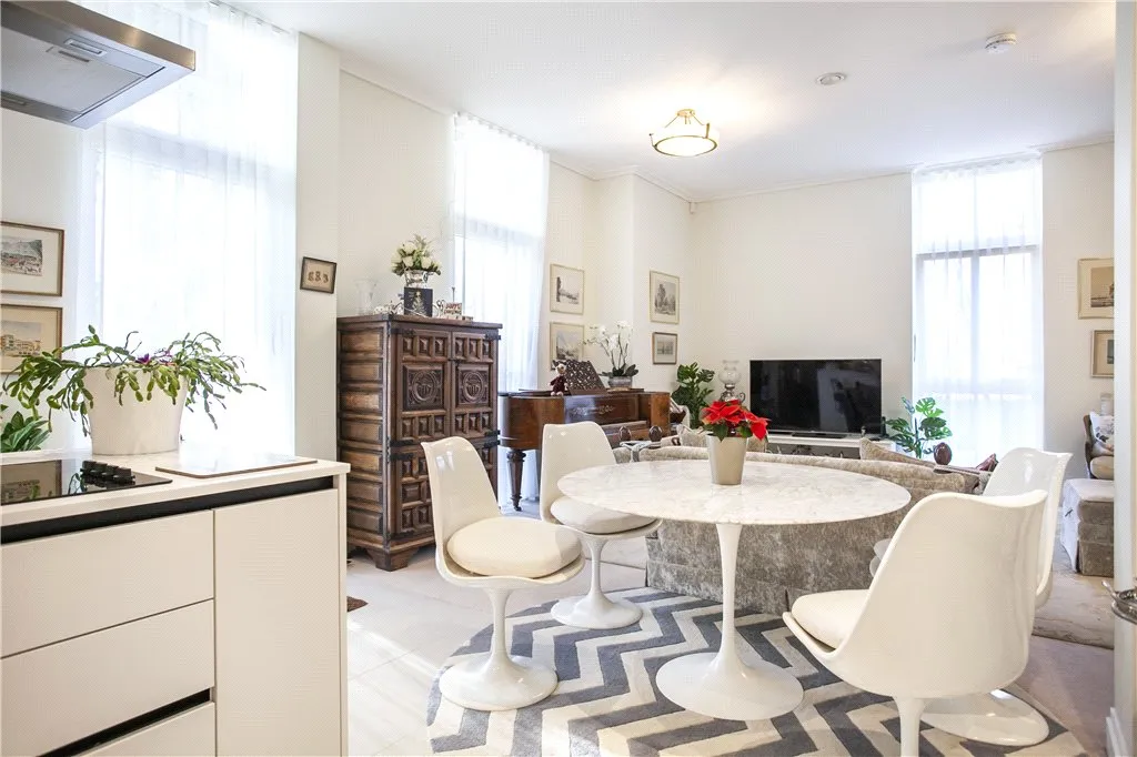 Marshall Walk, Englefield Green, TW20, photo 5