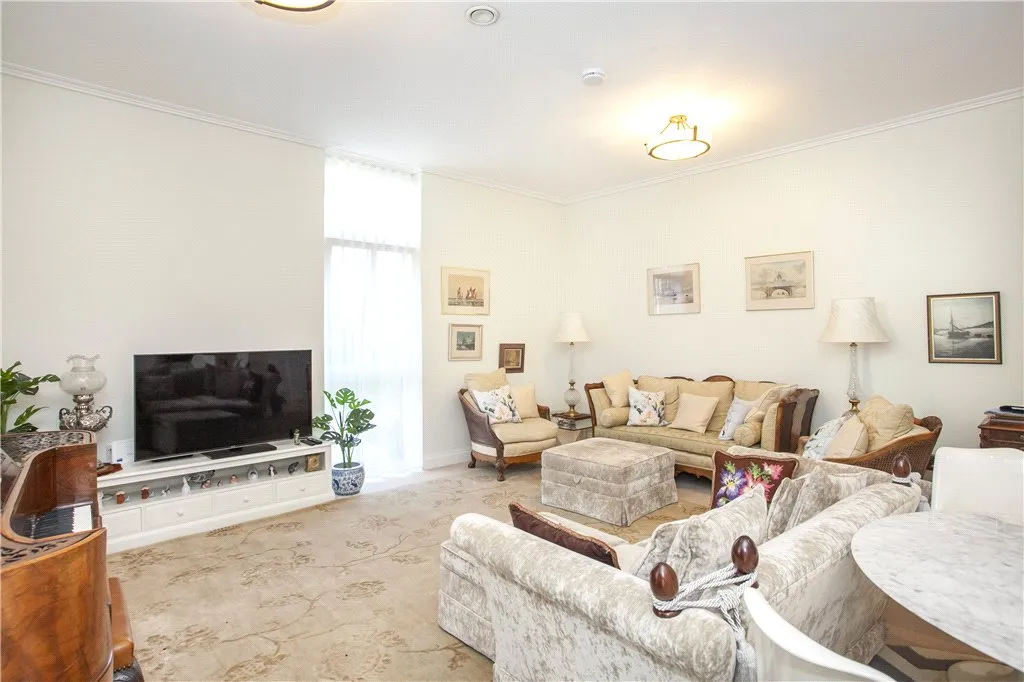 Marshall Walk, Englefield Green, TW20, photo 28