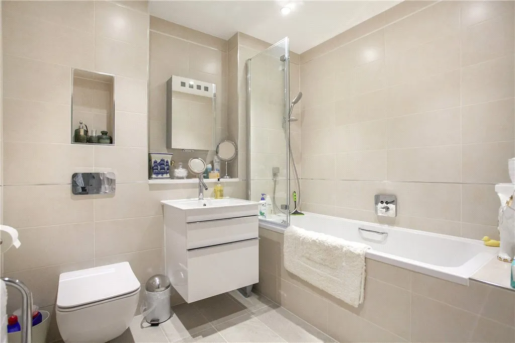 Marshall Walk, Englefield Green, TW20, photo 10