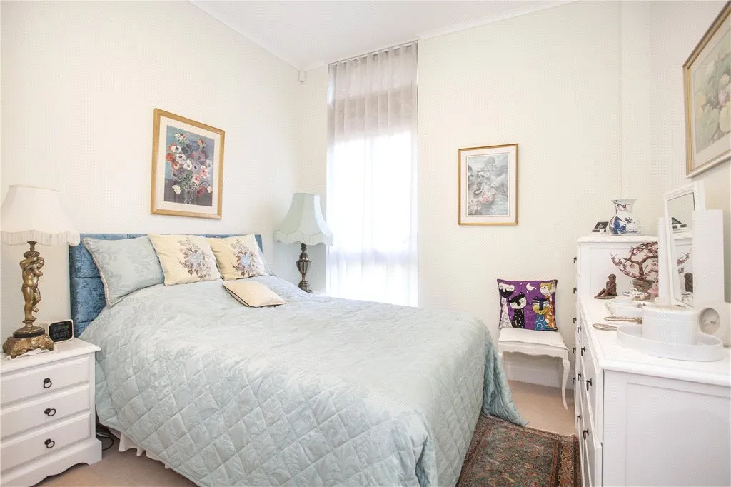 Marshall Walk, Englefield Green, TW20, photo 9