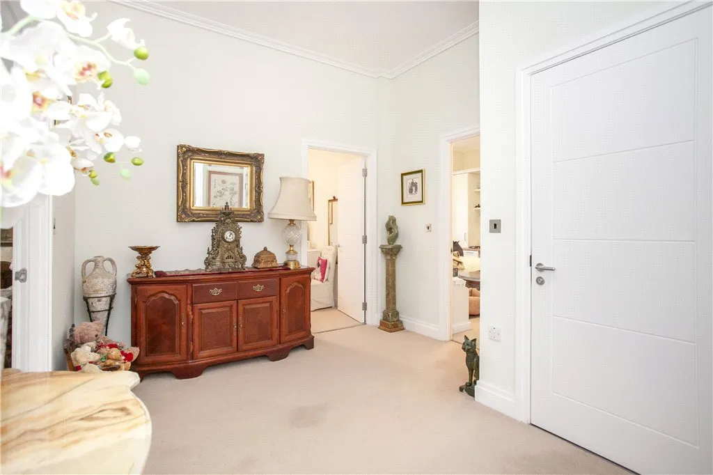 Marshall Walk, Englefield Green, TW20, photo 11