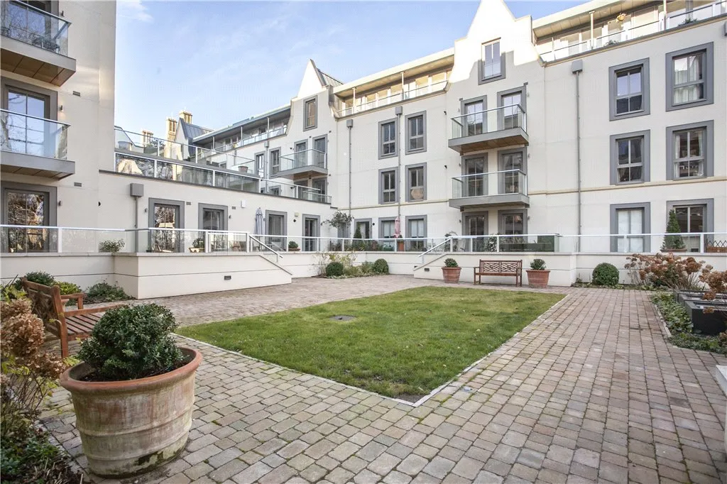 Marshall Walk, Englefield Green, TW20, photo 26