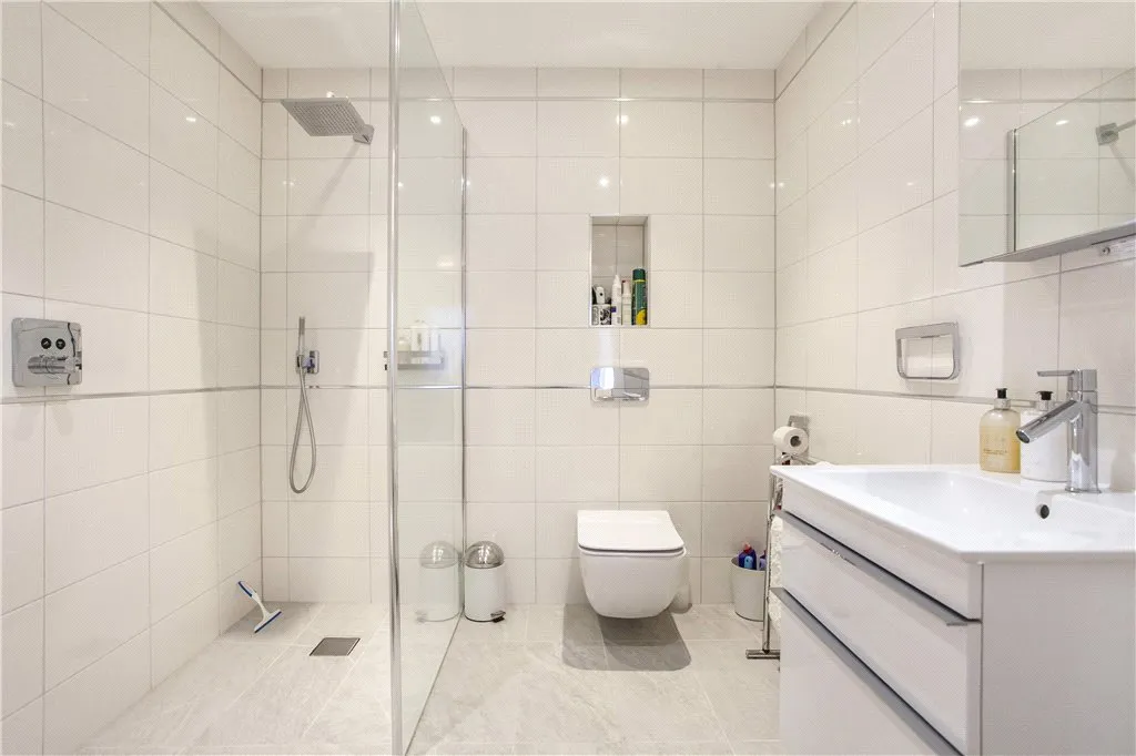Marshall Walk, Englefield Green, TW20, photo 8
