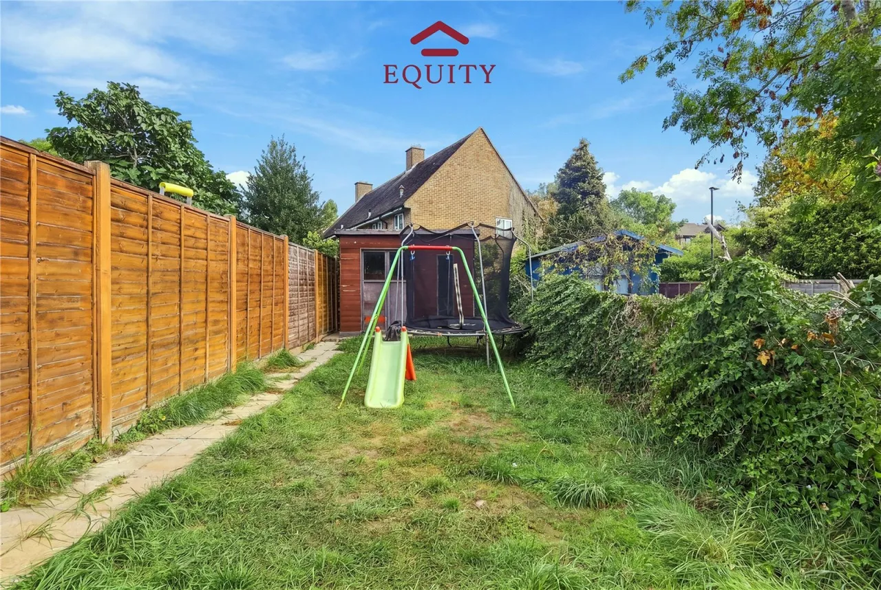 Camberley Avenue, Enfield, photo 2