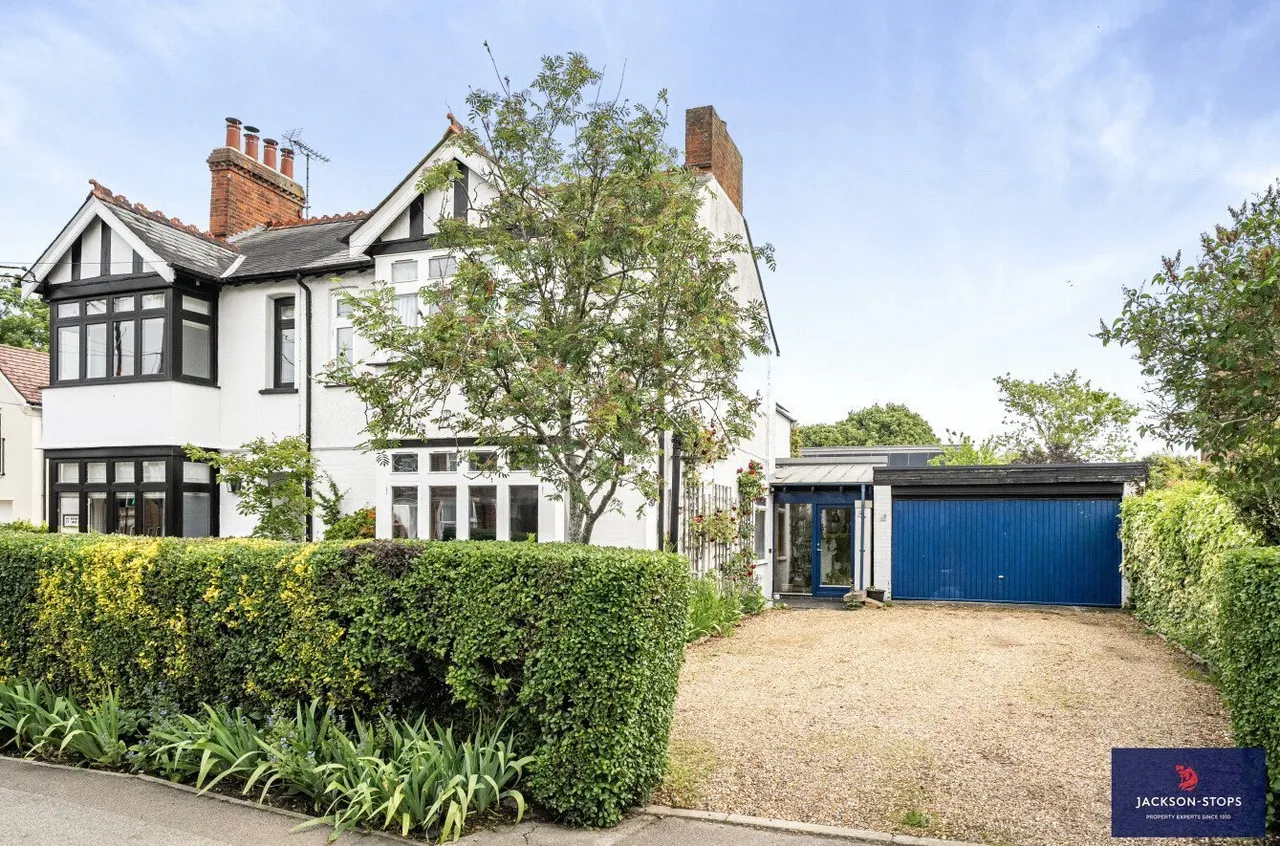 4 bed property for sale, Station Road, Woburn Sands, MK17