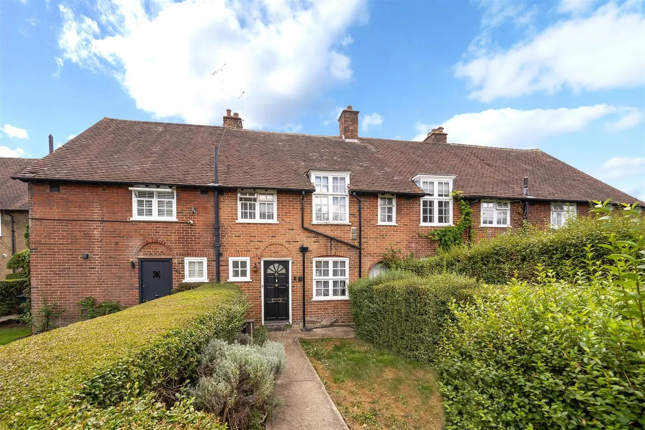 Falloden Way, Barnet, photo 17