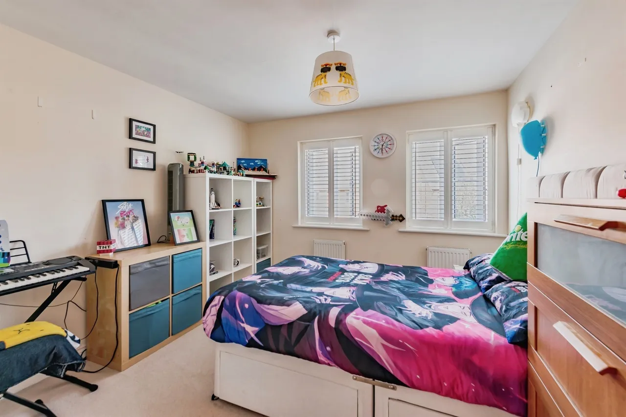 Chalkfield Road, Horley, photo 10