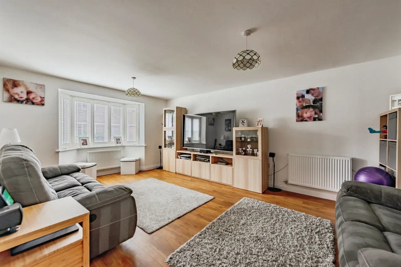 Chalkfield Road, Horley, photo 3