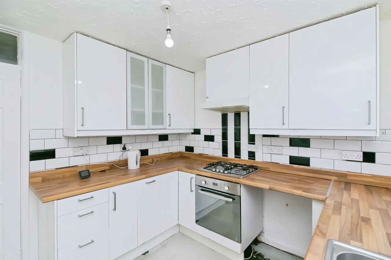 Irving Place, Barry, CF62, photo 5