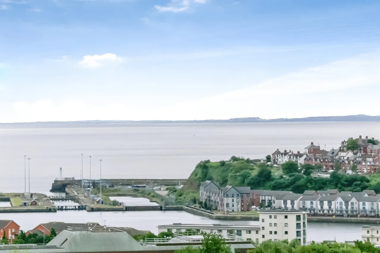 Irving Place, Barry, CF62, photo 2