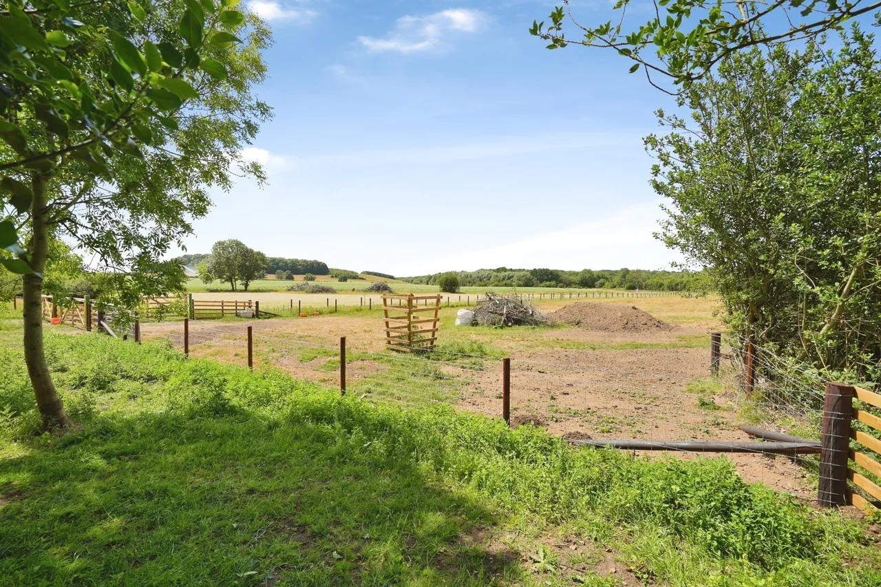 Acresford Road, Overseal, DE12, photo 31