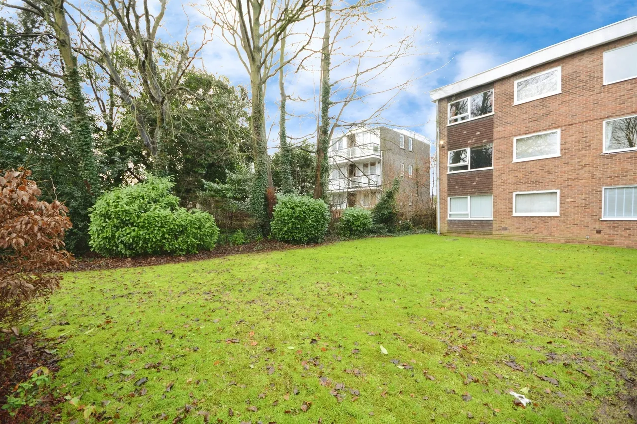 Doddinghurst Road, Brentwood, CM15, photo 12