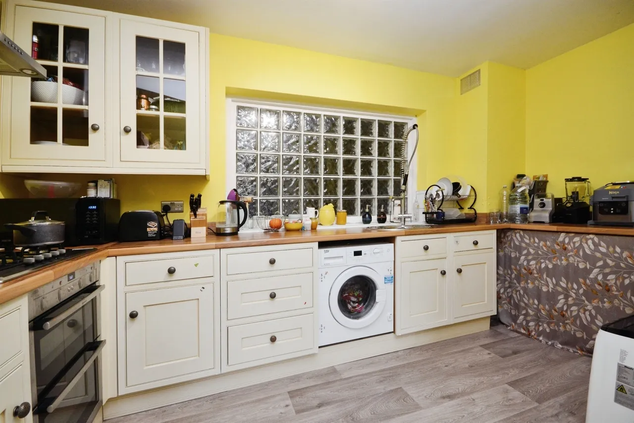 Doddinghurst Road, Brentwood, CM15, photo 5