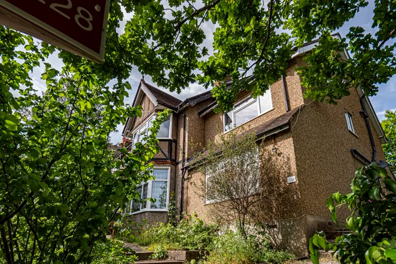 2 bed flat to rent — Foxley Lane, Purley CR8 3EE
