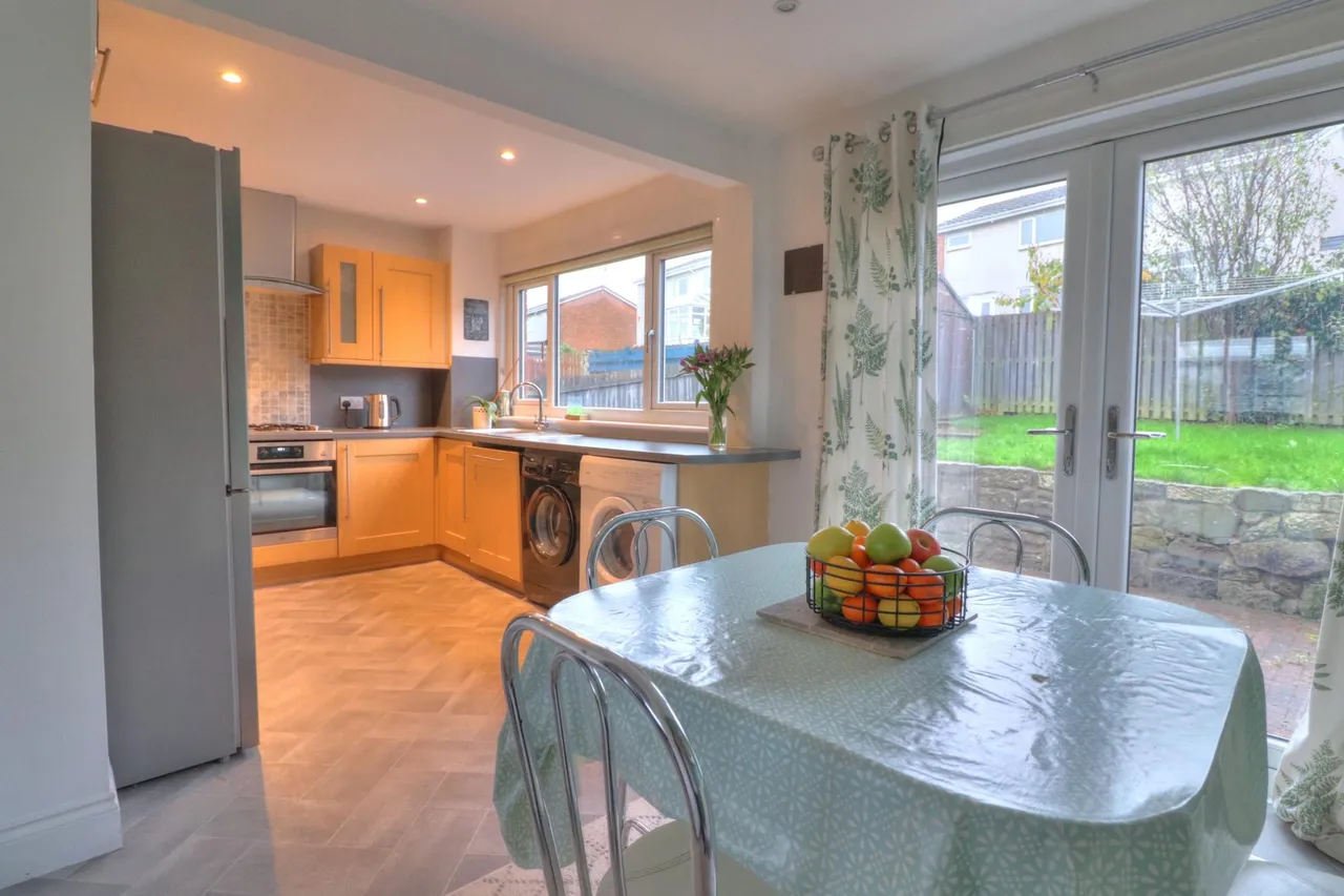 St. Columba Drive, Glasgow, G66, photo 2