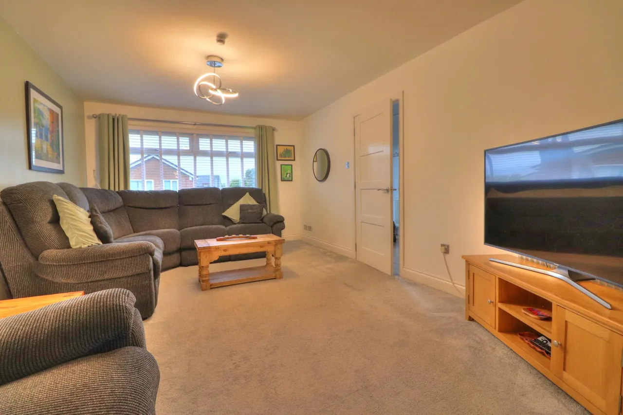 St. Columba Drive, Glasgow, G66, photo 4