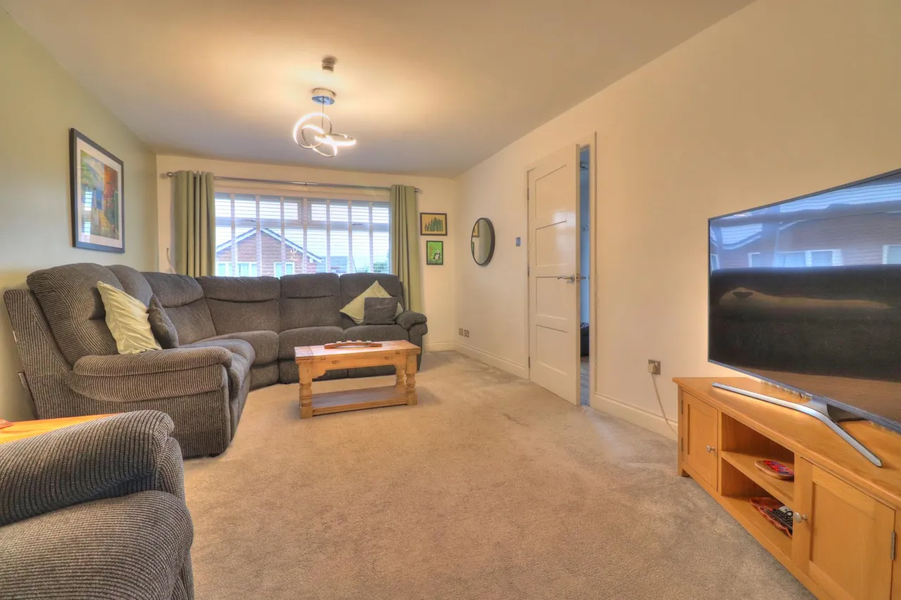 St. Columba Drive, Glasgow, G66, photo 6