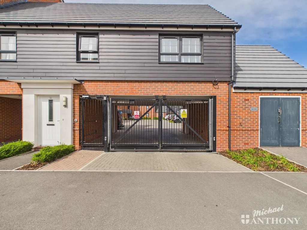 Kingsbrook Basin, Broughton, Aylesbury, HP22 7EP, photo 15