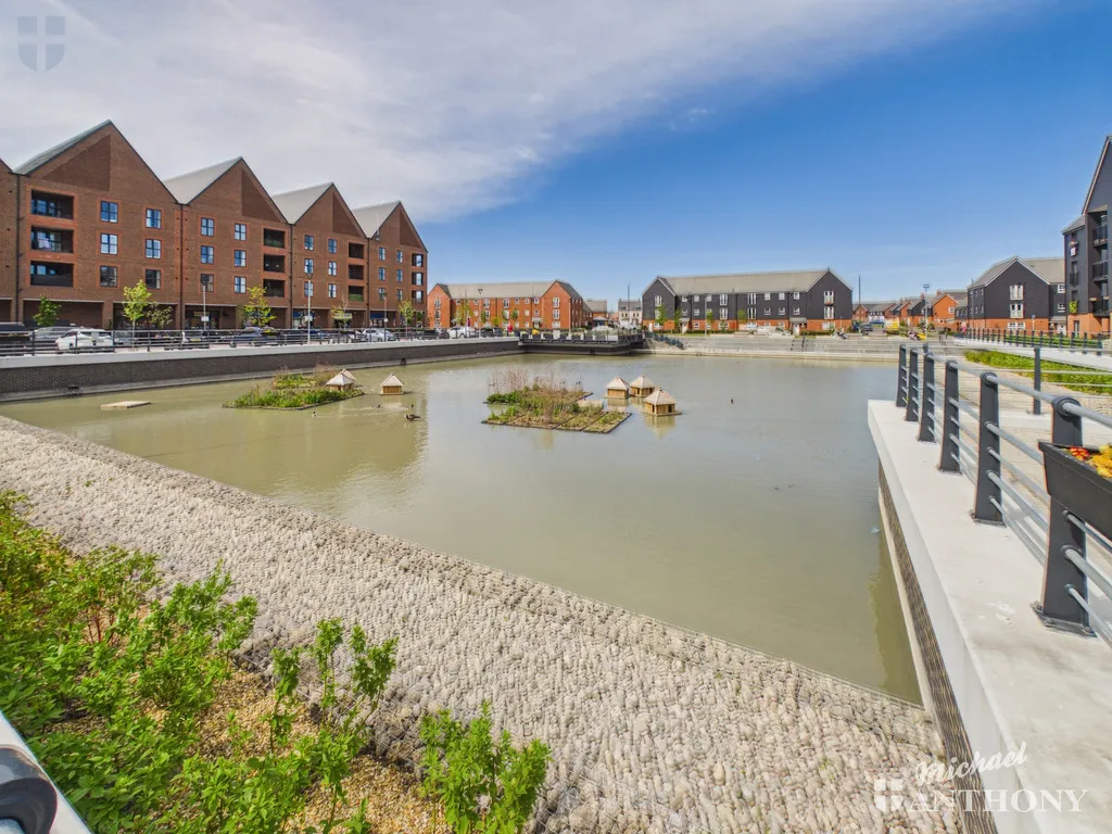 Kingsbrook Basin, Broughton, Aylesbury, HP22 7EP, photo 13