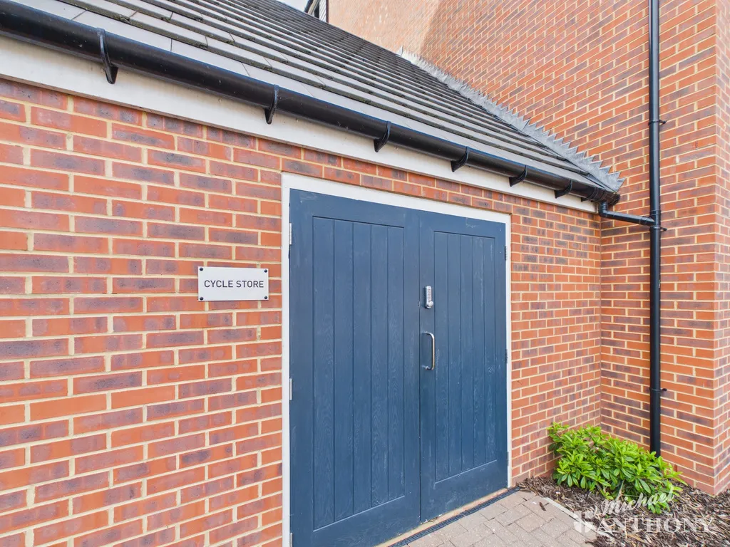 Kingsbrook Basin, Broughton, Aylesbury, HP22 7EP, photo 12