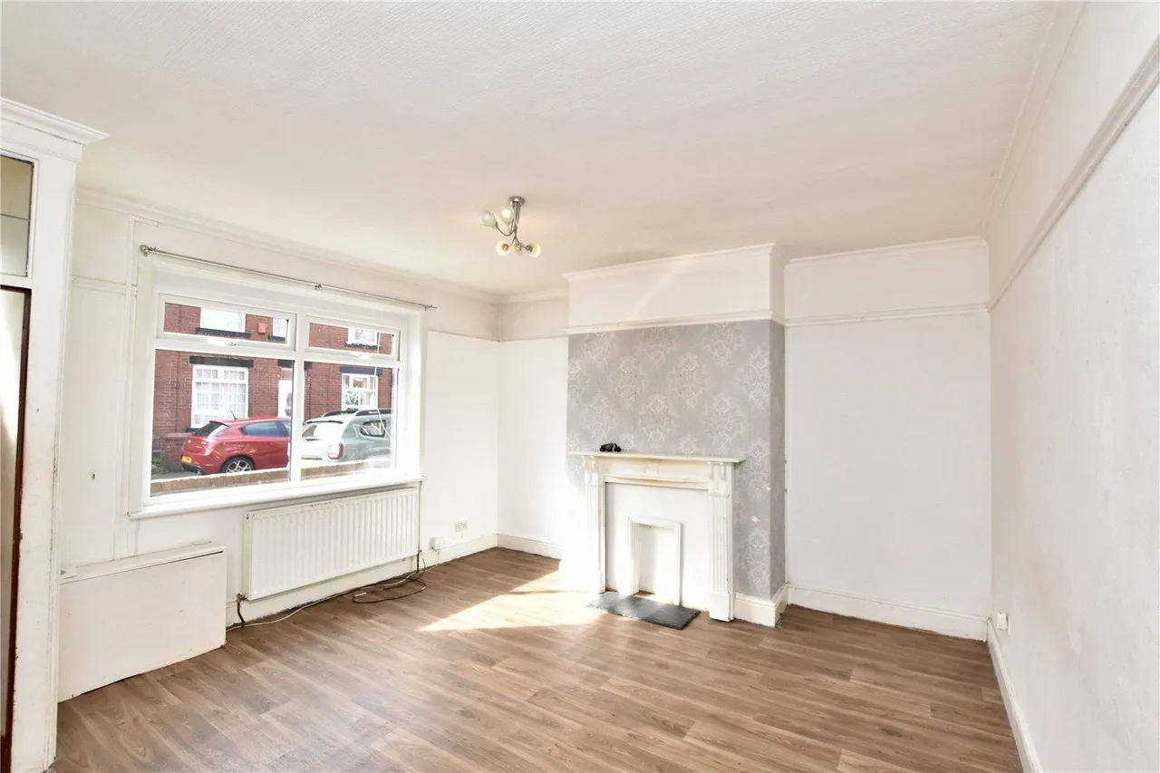 3 bed house for sale, Whalley Road, Passmonds, OL12