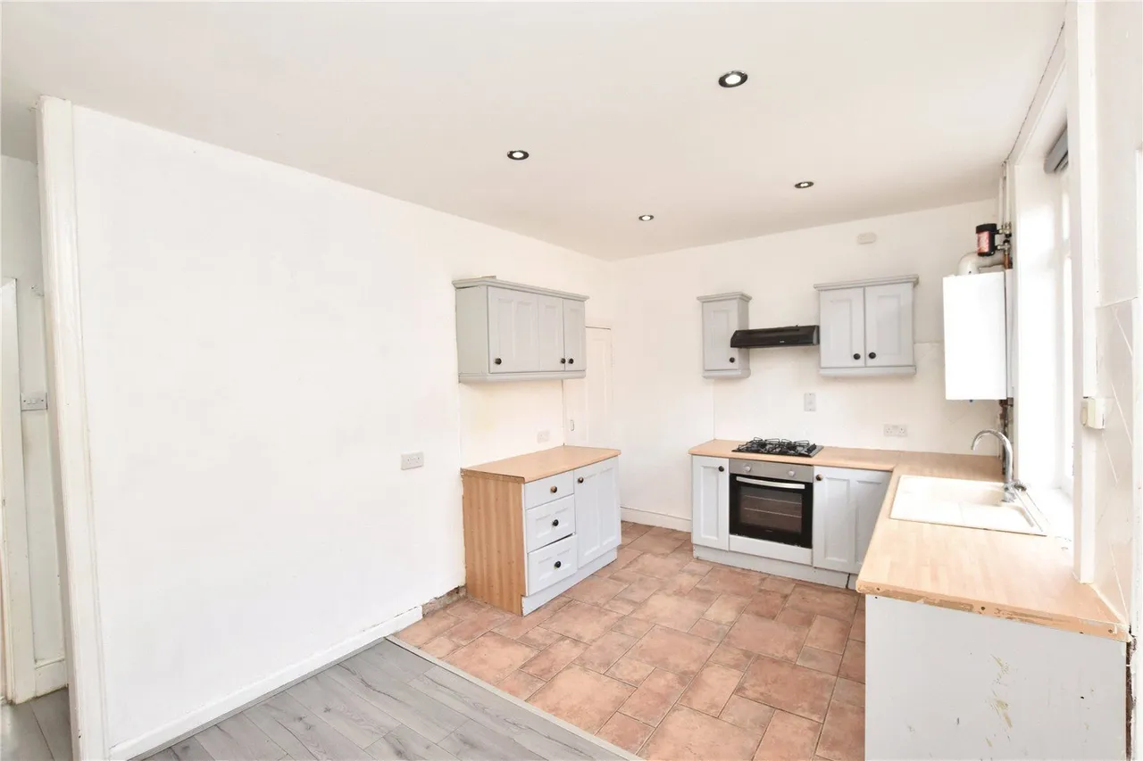 Whalley Road, Passmonds, OL12, photo 7